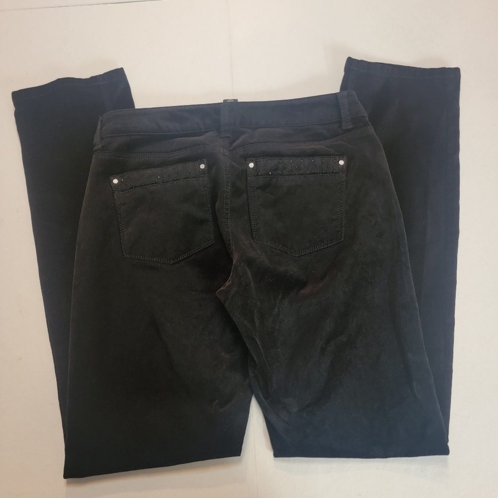 White house black market slim leg 2R feel beautiful velvet feel pants.